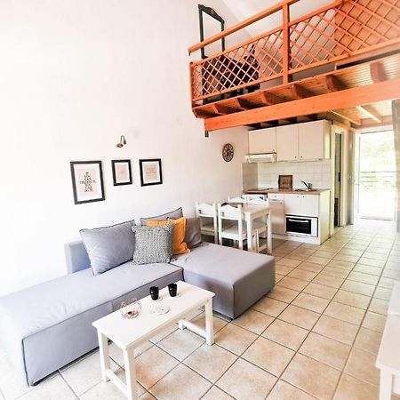 קוקונאריס Haris Apartments מראה חיצוני תמונה